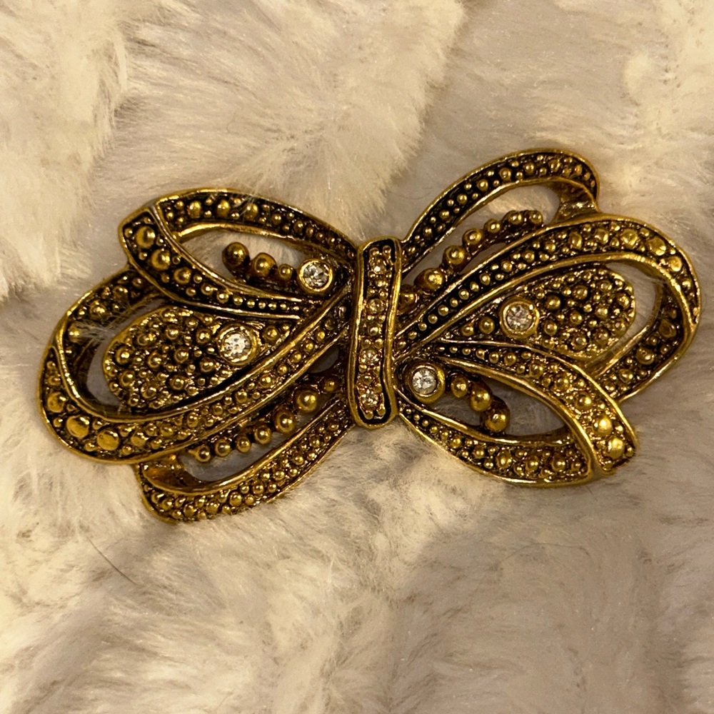 Vintage Gold Brooch with Rhinestones